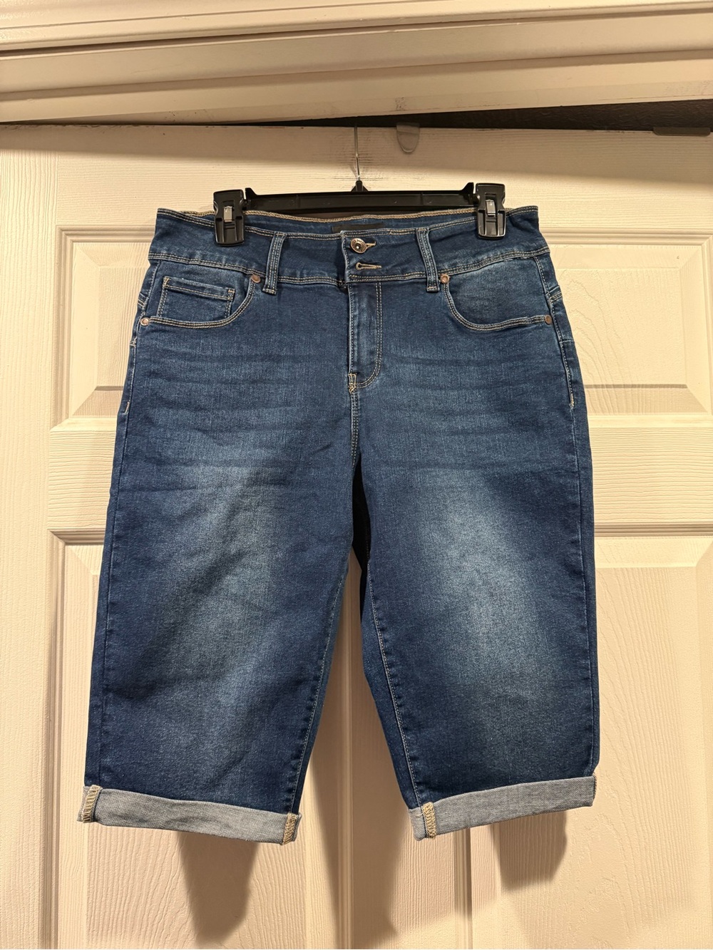 Women's Dark Blue Denim Capri Shorts with Rolled Cuff. Size 10p